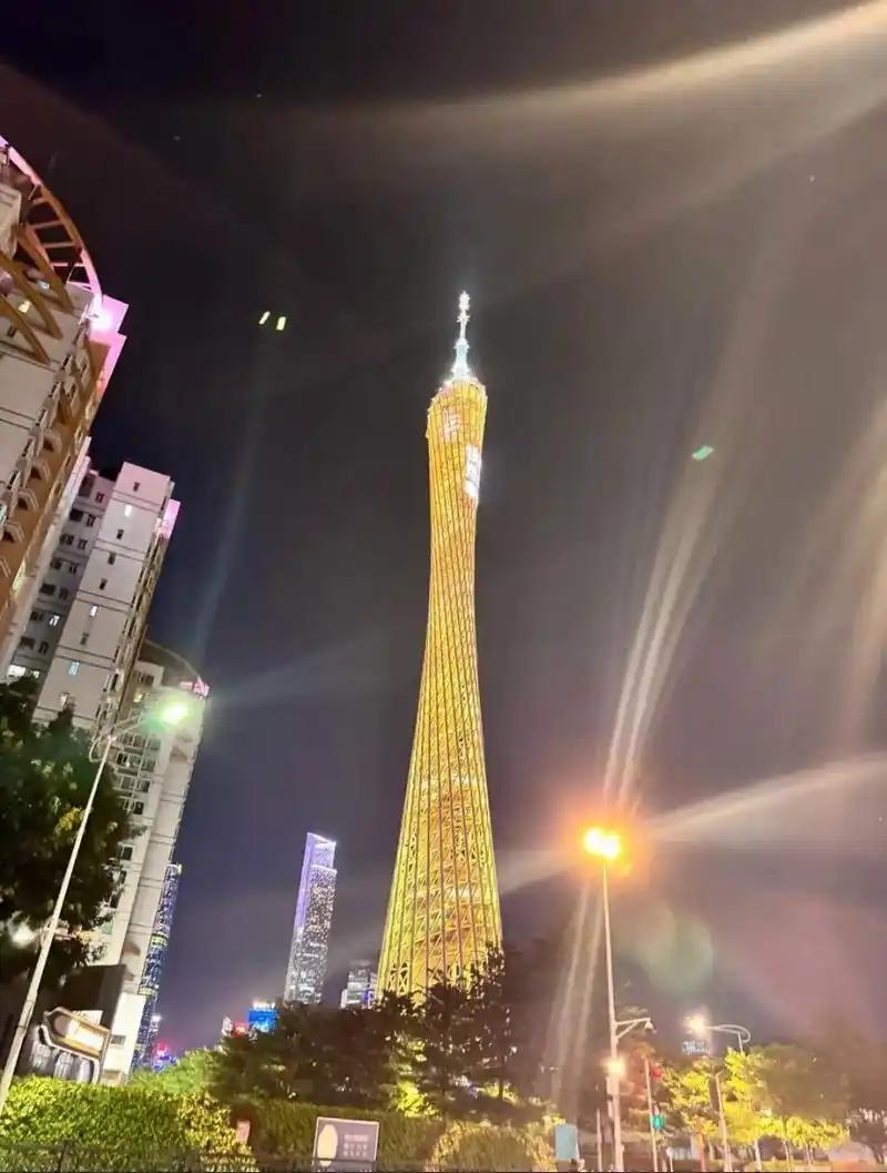 感觉现在的网络乞丐不唱衰广州就没饭吃一样，天天靠挖广州的短处来痛批一翻，说广州这