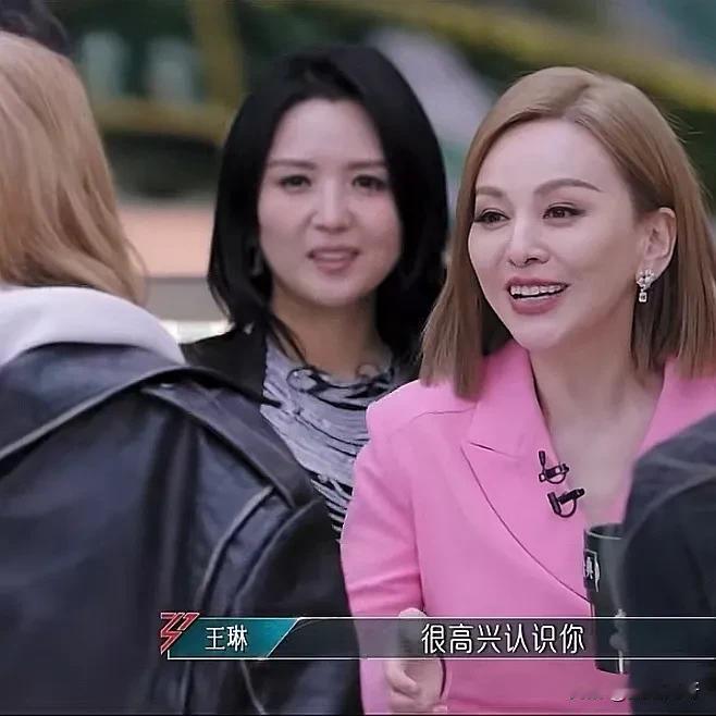 第一个让全体嘉宾都惊呆的姐姐出现了！新一季《浪姐》开播，54岁王琳操着一口流利的