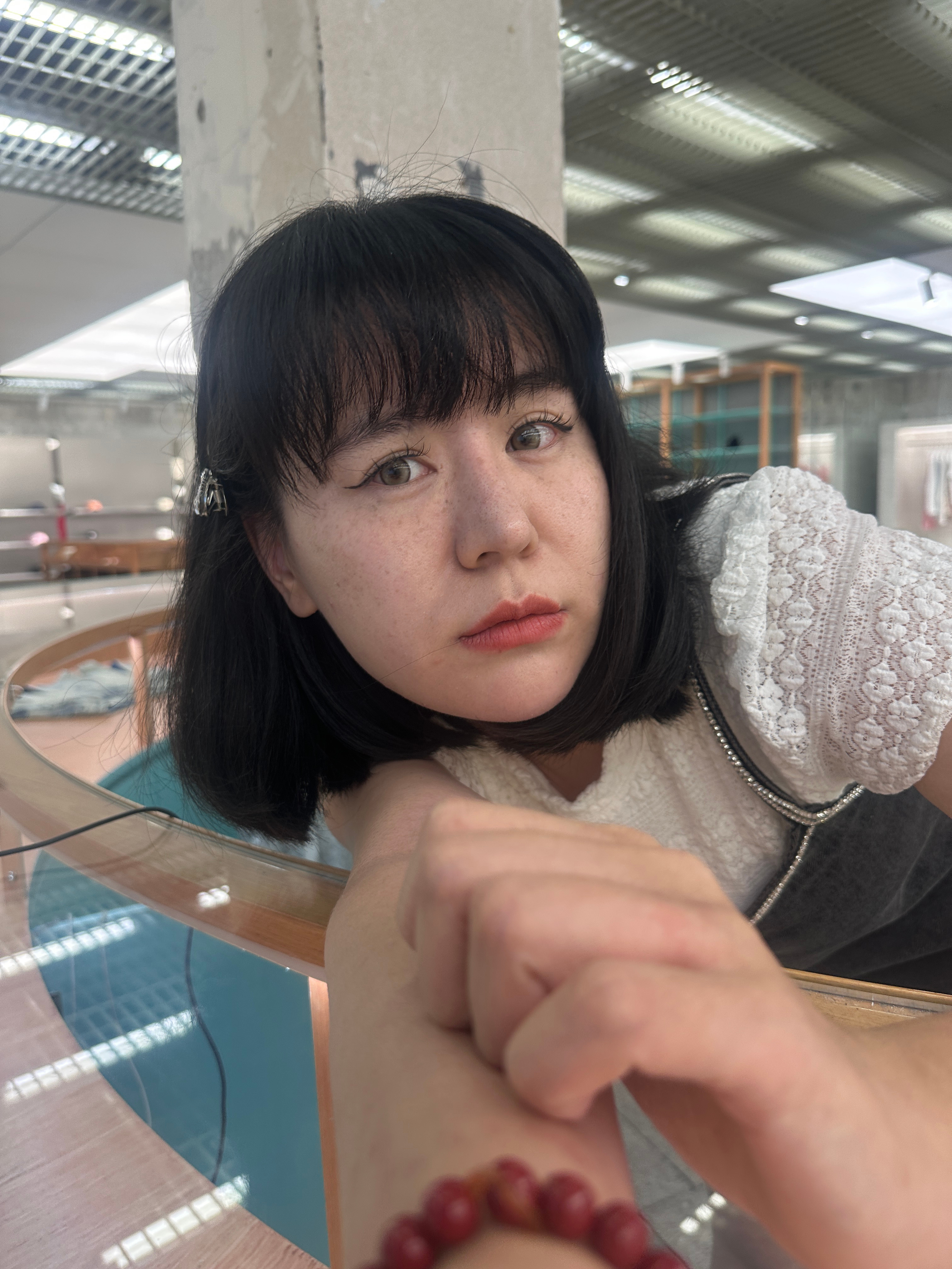 在绝对颜值面前任何表情都不值一提别人骂我丑我从来不care哈哈哈哈哈哈笑鼠了好吗