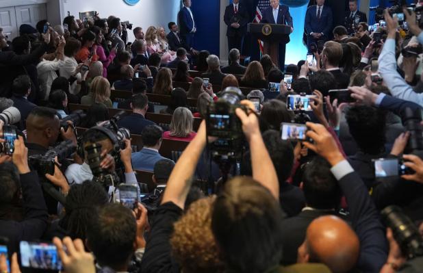 美国传来消息
2026年4月7日，美国总统特朗普在新闻发布会放狠话了，他说伊朗整