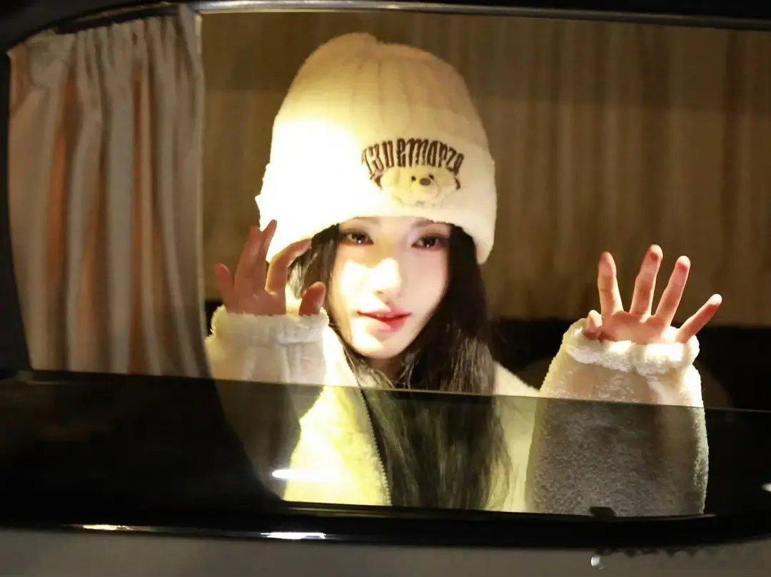 鞠婧祎每次营业质量都好高 