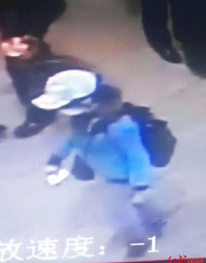 大二女生失踪8年 父亲悬赏10万苦寻
大二女生失踪8年 父亲悬赏10万苦寻揪心！