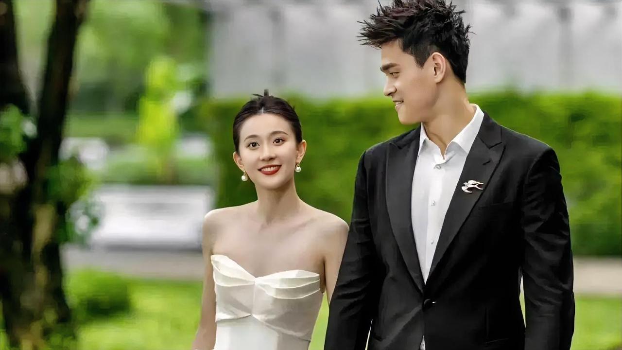 看懂孙杨妈妈选张豆豆，
就看懂了现实中一种很常见的婚姻。
 
节目里的孙杨，真的