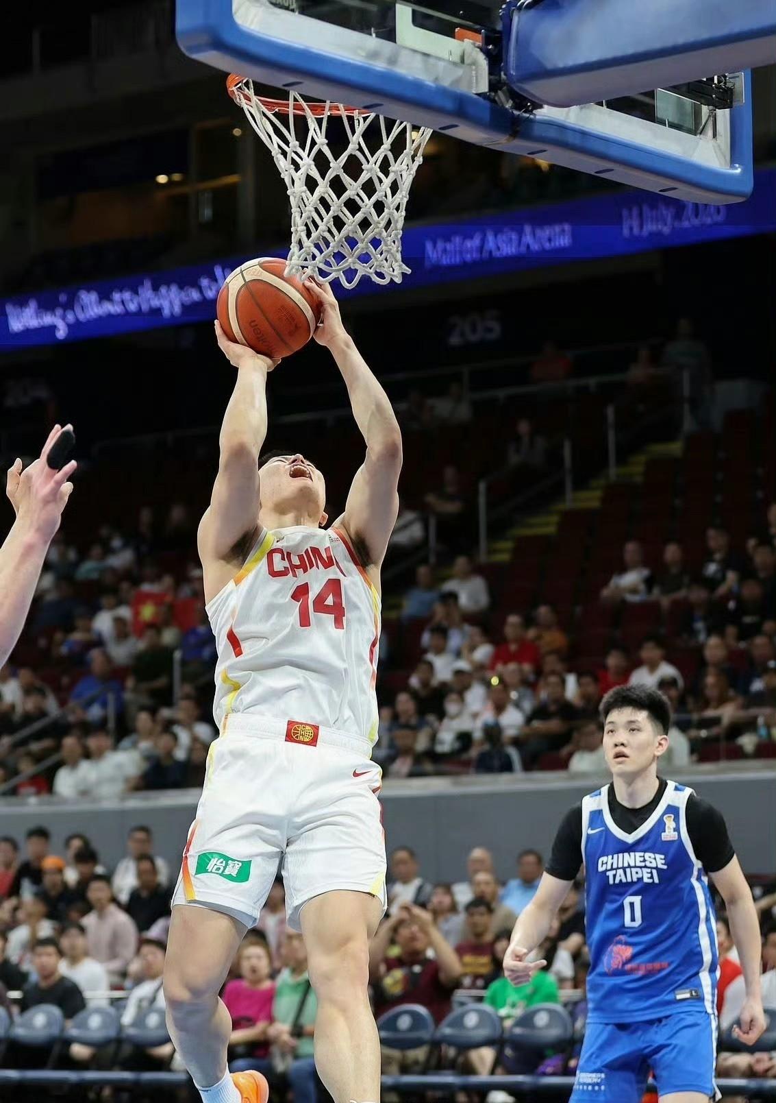 李弘权是这届国家男篮最大的惊喜，面对省队，李弘权扮演了奇兵。他登场27分钟，得到