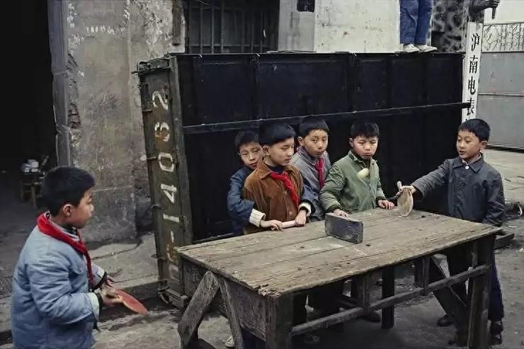 都说上个世纪七八十年代的中国，是最具浪漫色彩的年代。当时国家位于改革开放初期，那