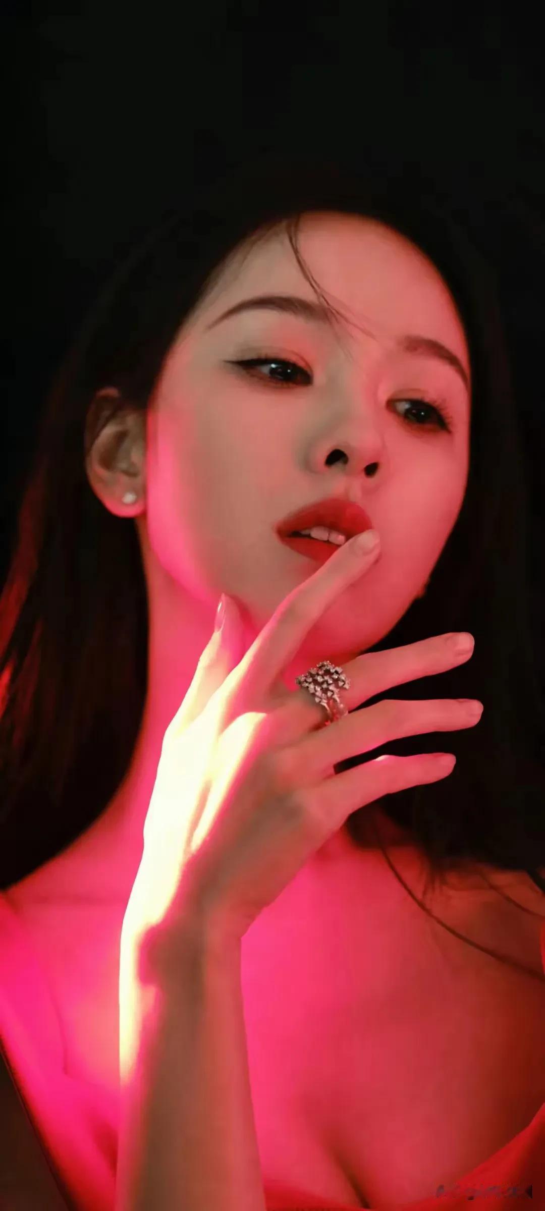 陈都灵