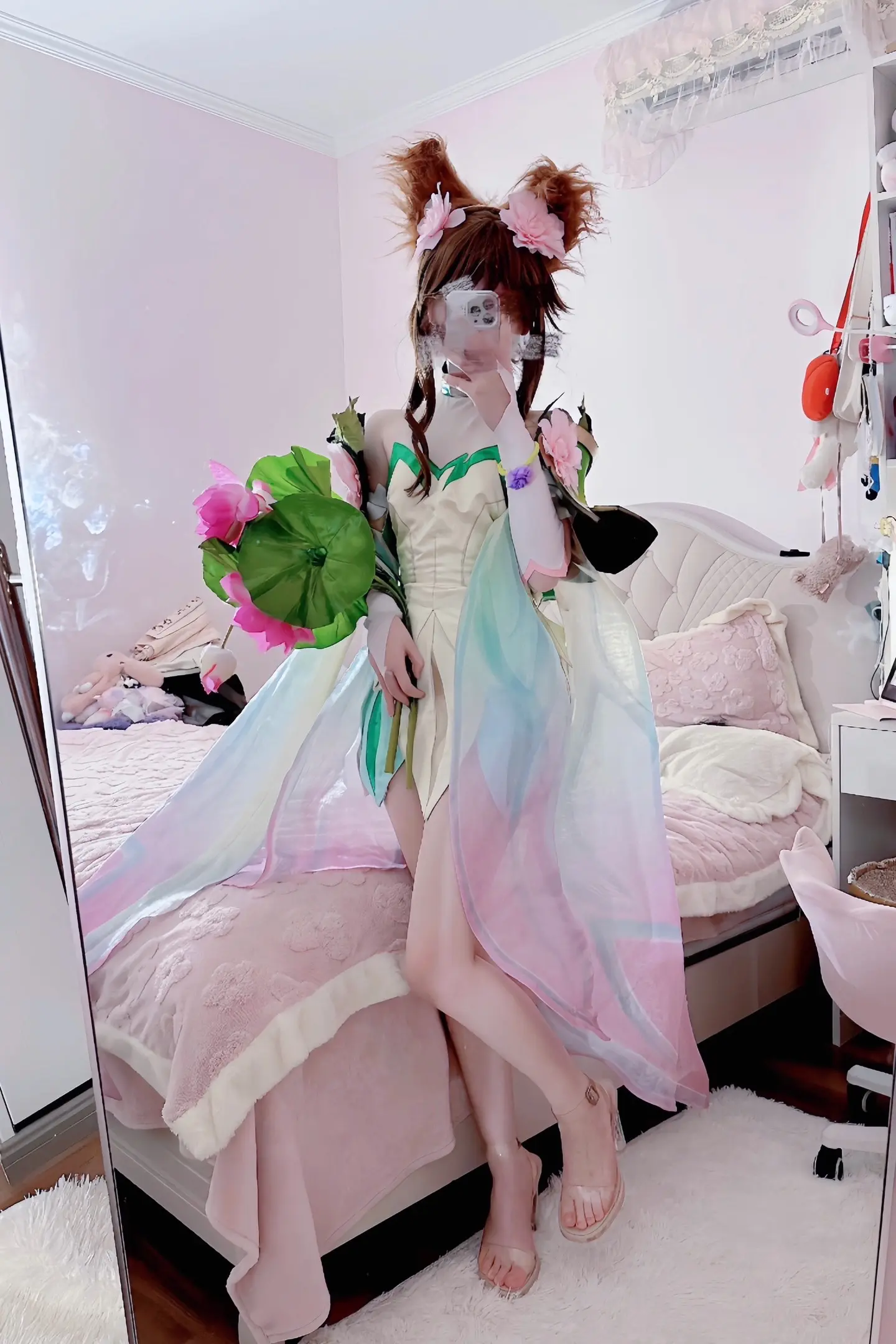 我的眼里没有月亮，我只看见月光落在你身上。