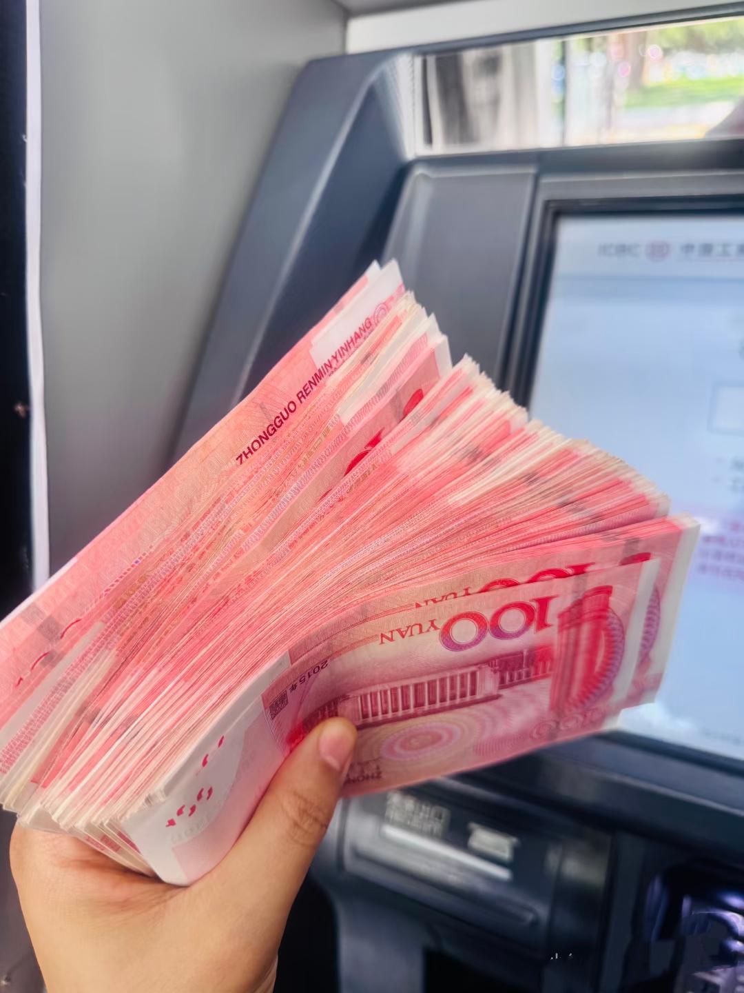 请记住，有了存款后，坚决不能三天两头就挪来用！
 
你是不是也干过这事儿？看中双
