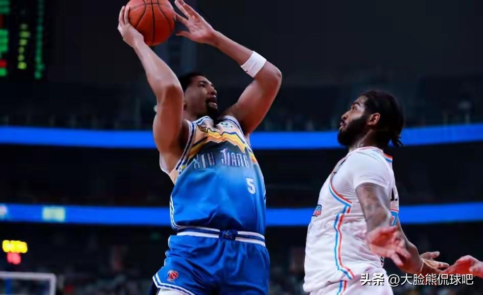 新疆想要走的更远，窗口期三个外援都得换掉！
联赛打到现在，感觉今年新疆男篮在外援