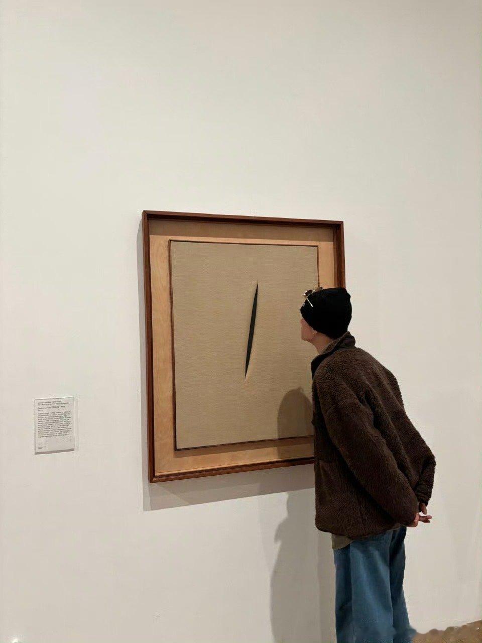 檀健次iG更新 檀健次iG更新啦，哥哥去看展了，平行时空的沈翊通过画与檀健次相遇