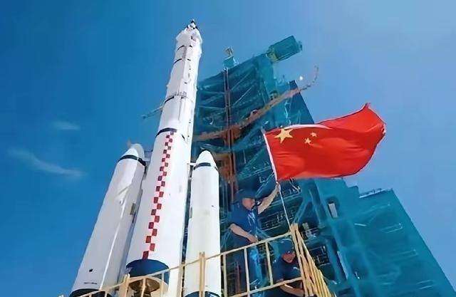 美国 军方的中国问题专家曾提醒白宫，中国最缺的高端芯片，光刻机。在十五五规划里一