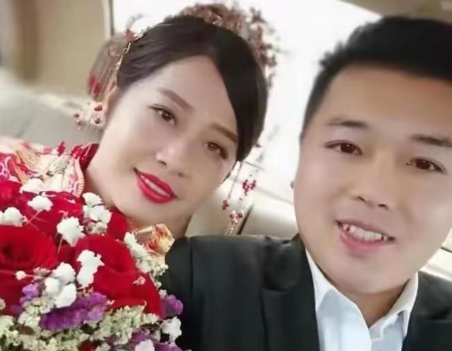 2016年，广西一男子不顾一切迎娶患癌女子，花光200万积蓄为她治病，谁料，3年