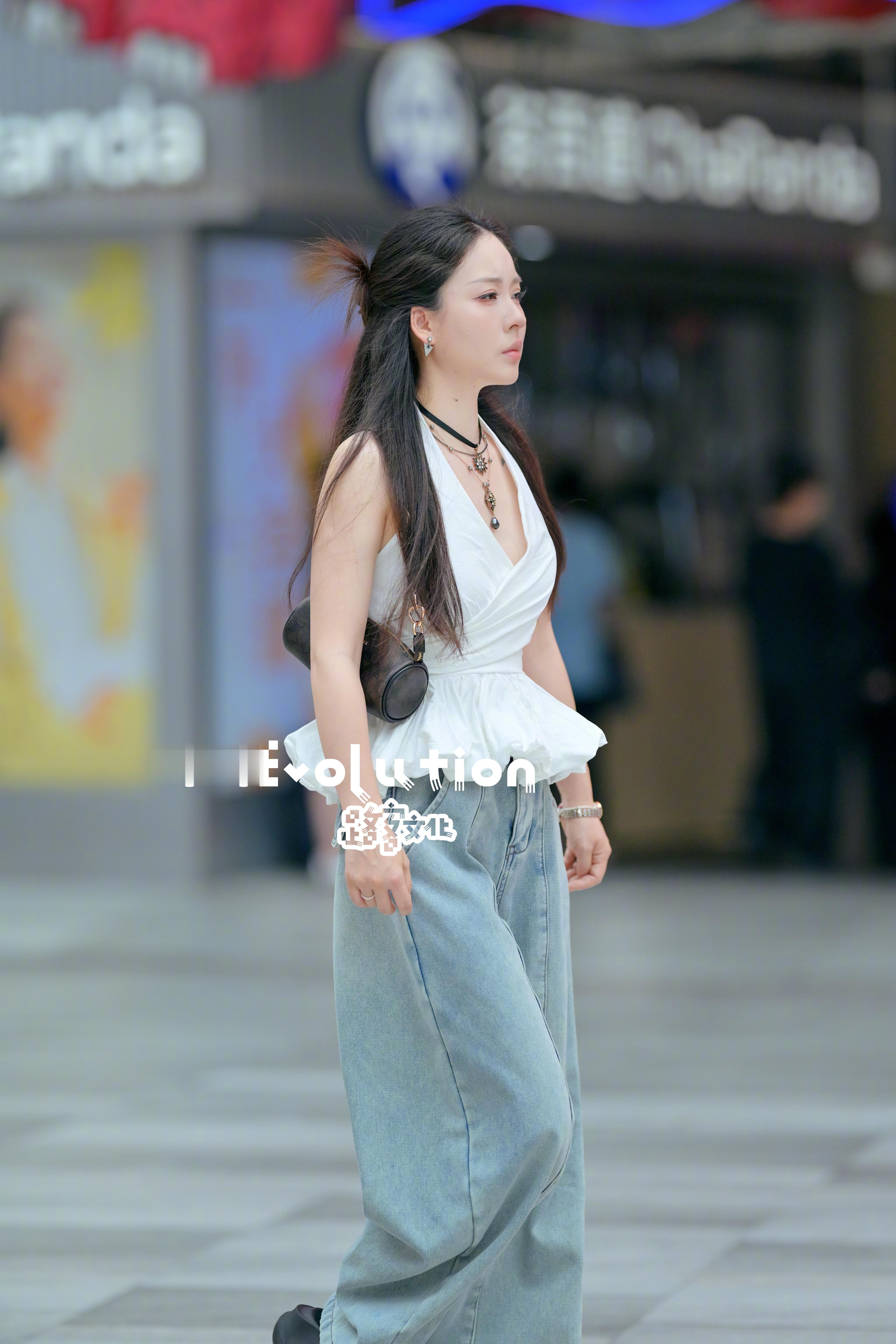 小姐姐气质不错 