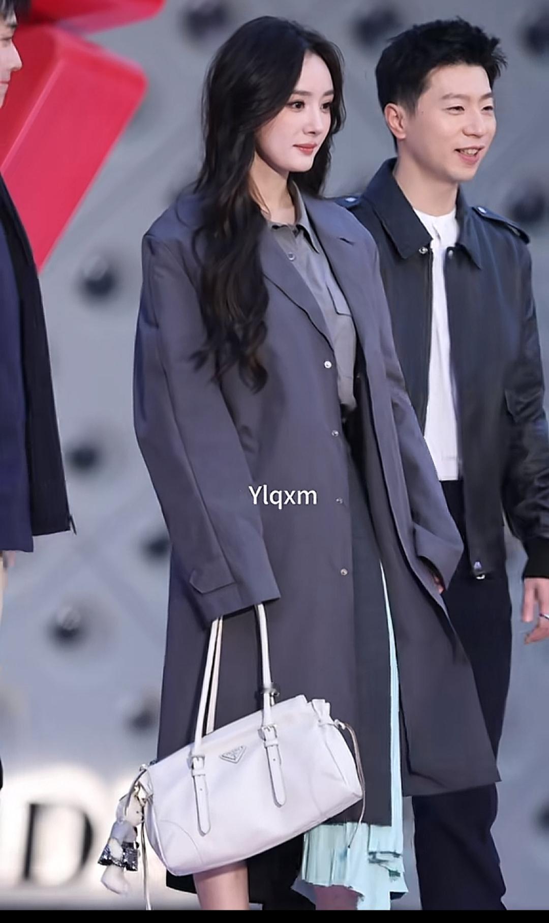 马龙和杨幂一同出席活动合影，好养眼啊。话说，体育圈女生的美和娱乐圈还是不一样的。