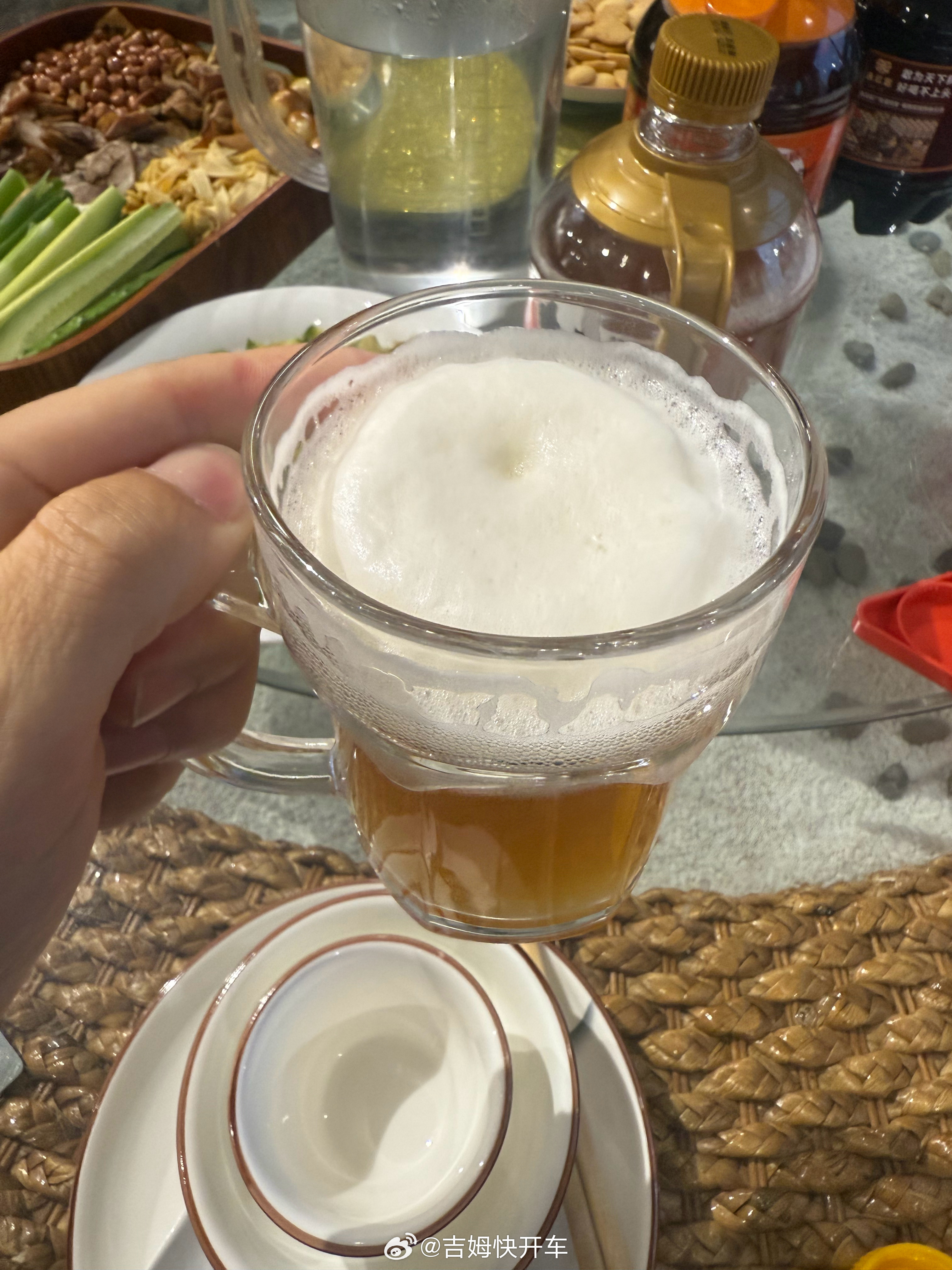 有啤酒，二厂门口直接炫，青岛这趟就完整了青岛  ​​​