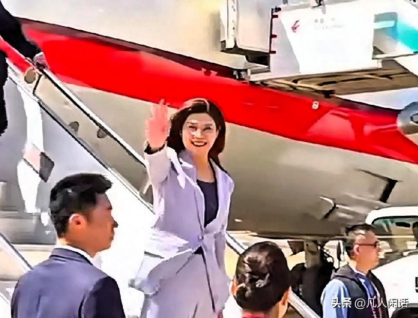 郑丽文获高规格礼遇：大陆这步棋，走的是人心，更是大势
 
宋涛主任亲赴机场接机，