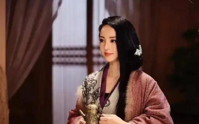 代国覆灭那年，前秦大军压境，一个女子带着幼子仓皇出逃，车轮钉子脱落却坚持前行，这