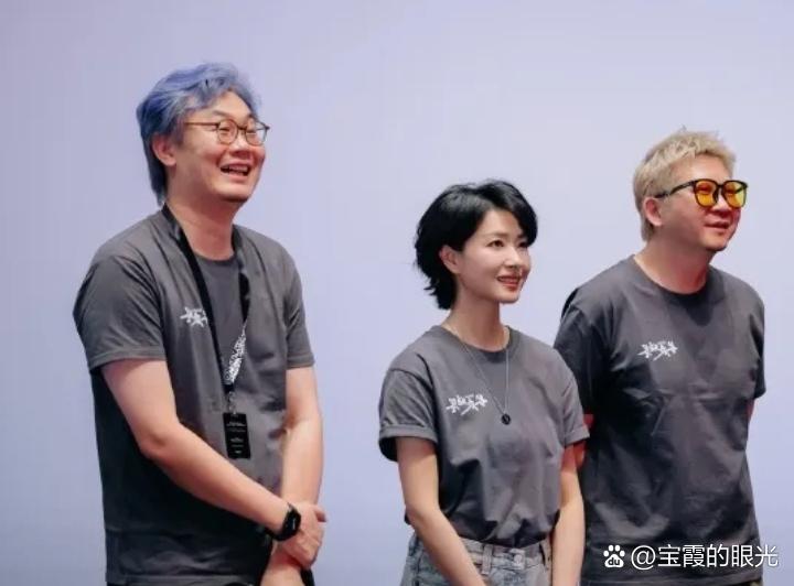 创作打卡赢现金最近万茜现身西宁，她这次搭配的很简洁，不过看上去格外的清纯，也很有