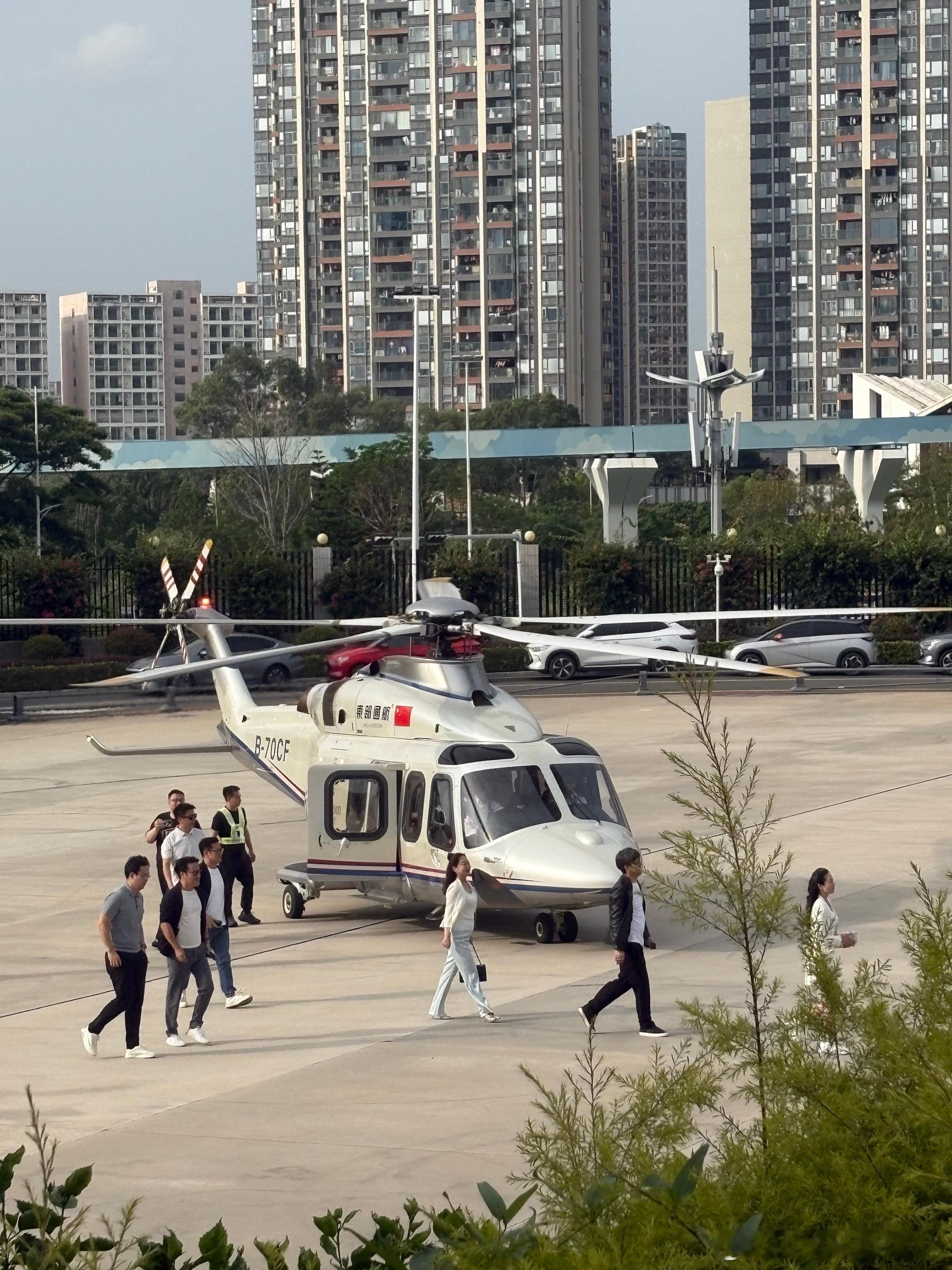 第二代腾势D9搭载闪充今晚上市 腾势汽车用直升机把一代老用户接到了比亚迪总（今晚