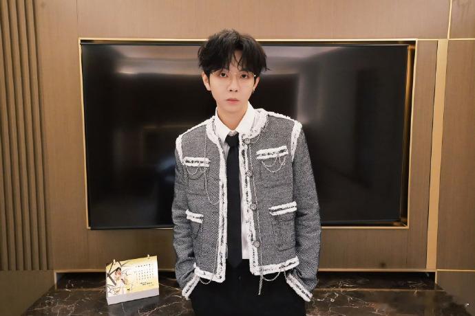 胡夏老式男友懂疼人 合买花篮、免费听歌、伴手礼全员覆盖，胡夏的宠粉方式真的太实在