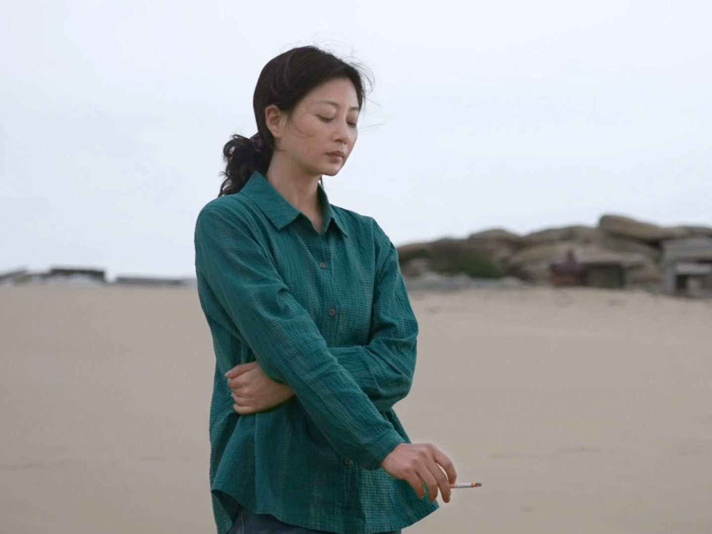 殷桃海边氛围感电影浪浪人生 殷桃在海边好有感觉，电影看起来～ ​​​