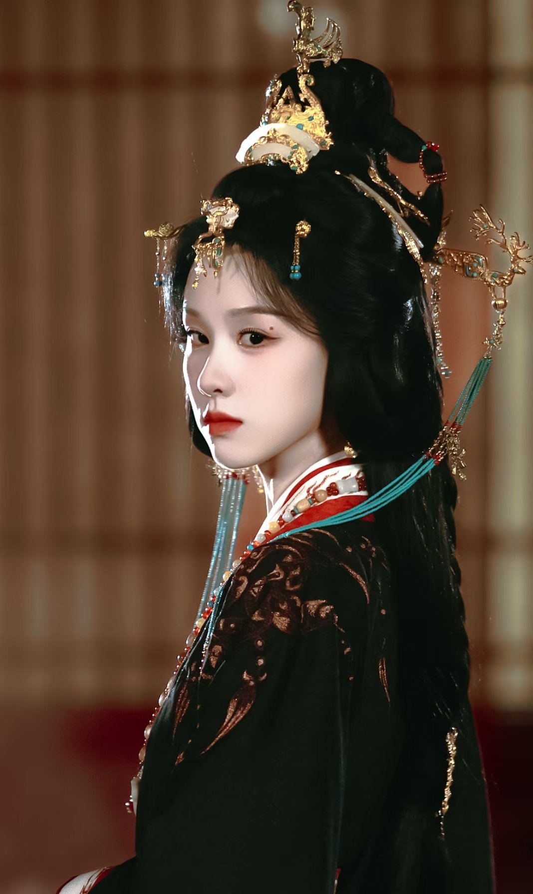 同样都是宅斗爆出来的🌸陈都灵比孟子义吸粉多很多，陈都灵家翘楚这次都准备了十万云