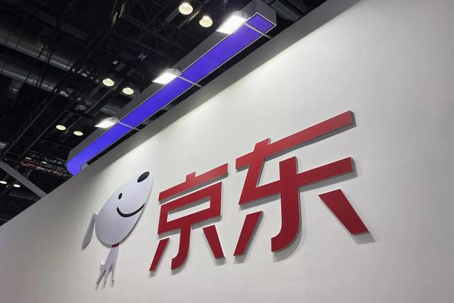京东物流在11月底进行一轮小规模的裁员，被裁员工对公司赔偿方案不满，部分人选择仲