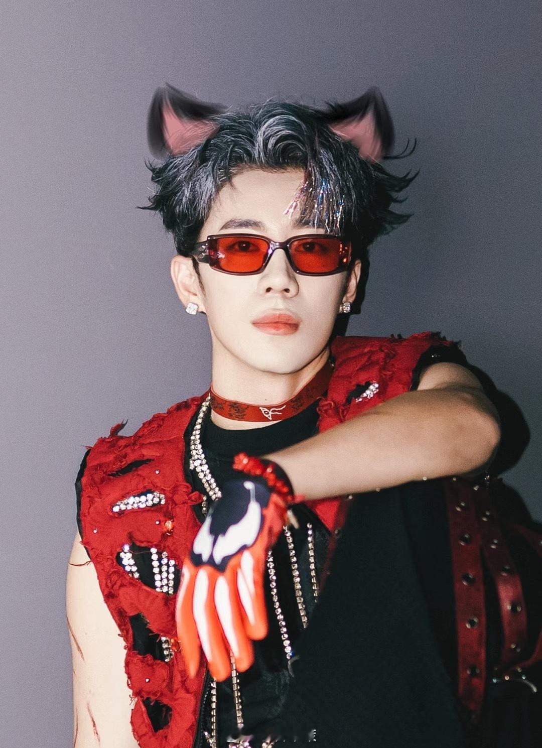 路卓豪你就是个可爱的小猫眼睛亮亮是一只甜味儿小猫真漂亮！得用漂亮这个词形容路卓豪