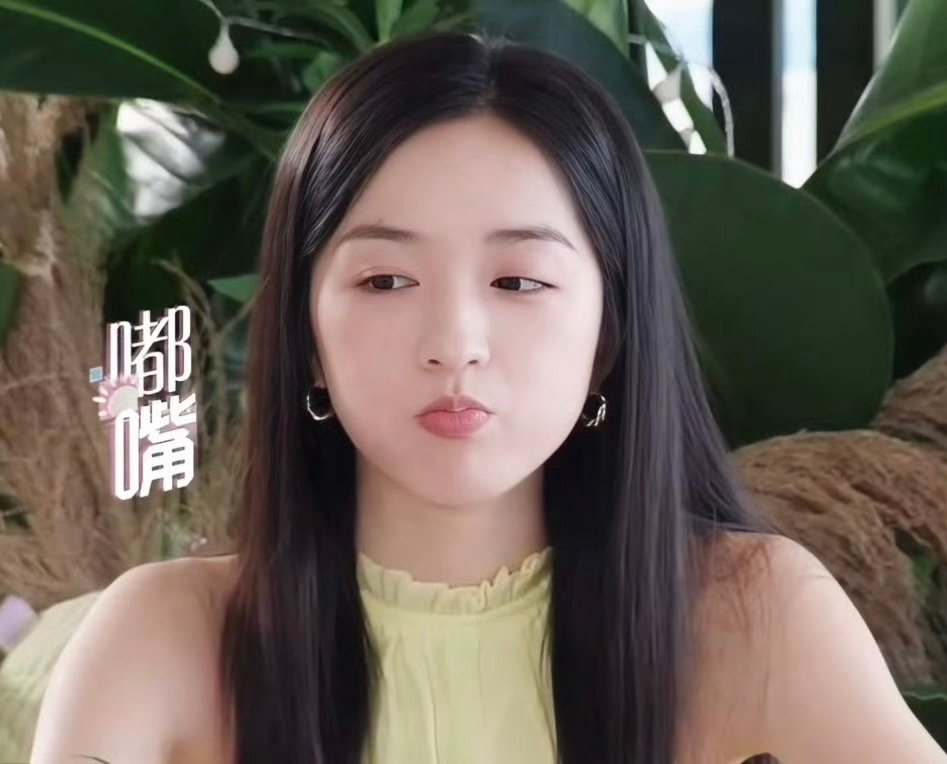 #心动的信号 女一#感觉这一季心动的信号女一和之前的杨凯雯气质有点像诶！有点可爱