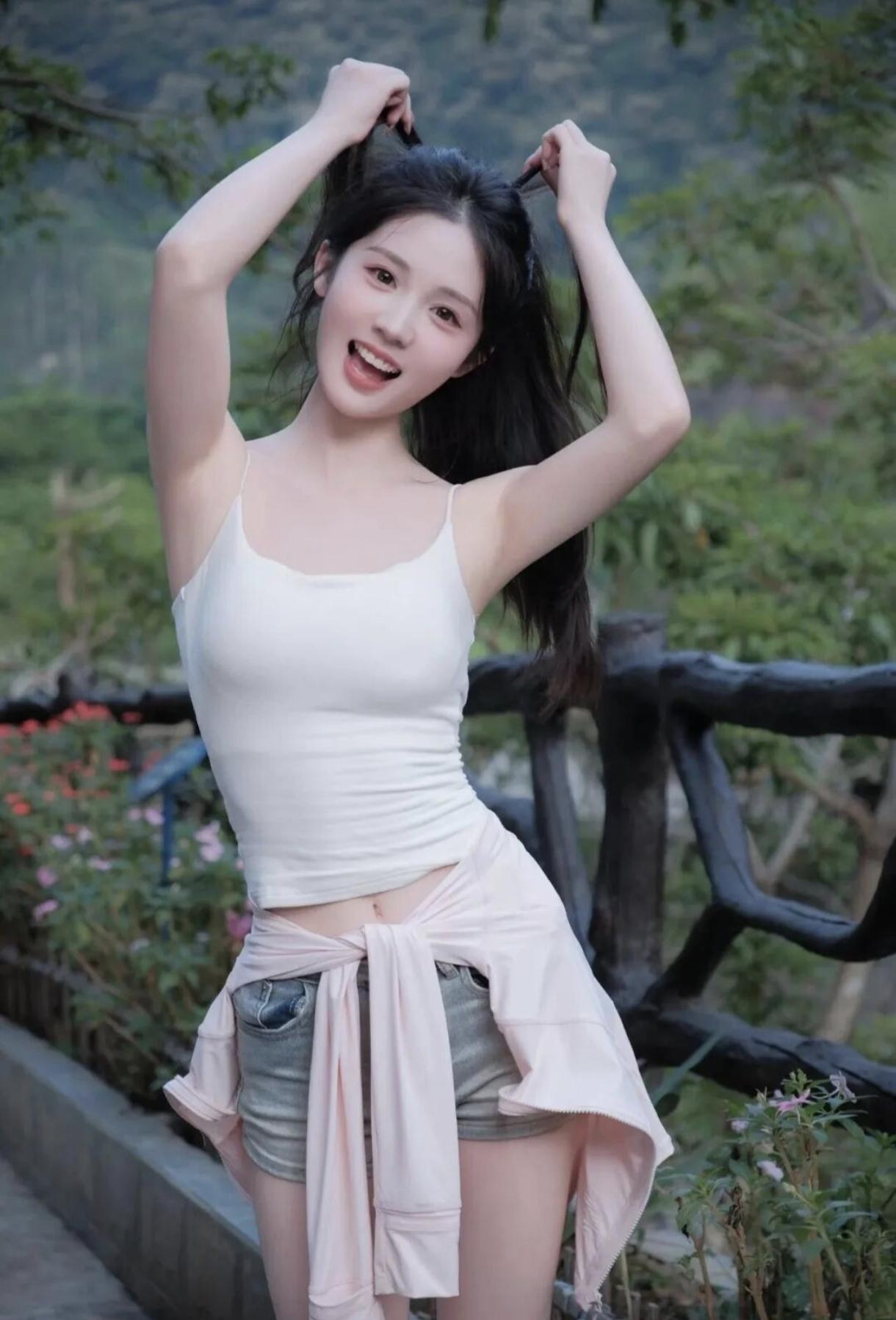 分享一下相册里的美女好看的美女图集