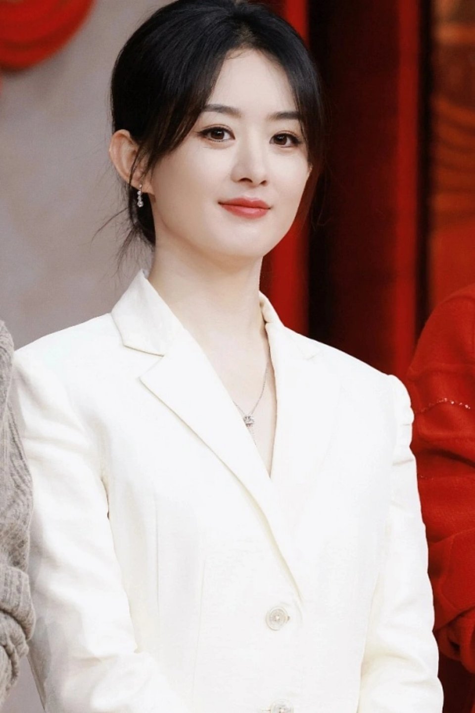 赵丽颖品牌活动生图赵丽颖的品牌活动堪称颜值与格调双在线！高定裙装利落优雅，生图状