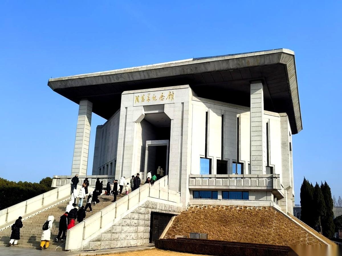 翻看周总理的资料，一个细节，颠覆了我对“身后事”的全部认知。
不是说他无儿无女，