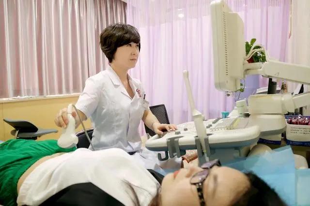 医院的体检规范应当及时出台。近年来，关于女性患者体检和就医，引发的医患纠纷越来越