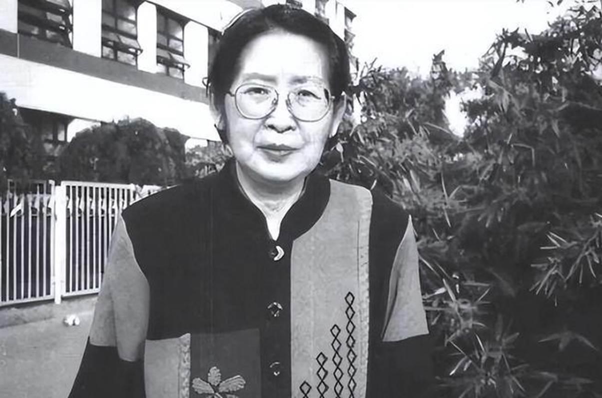 毛主席逝世5年后，中央交给李敏3样东西：这是你爸爸给你留的遗产
“这是主席留给您