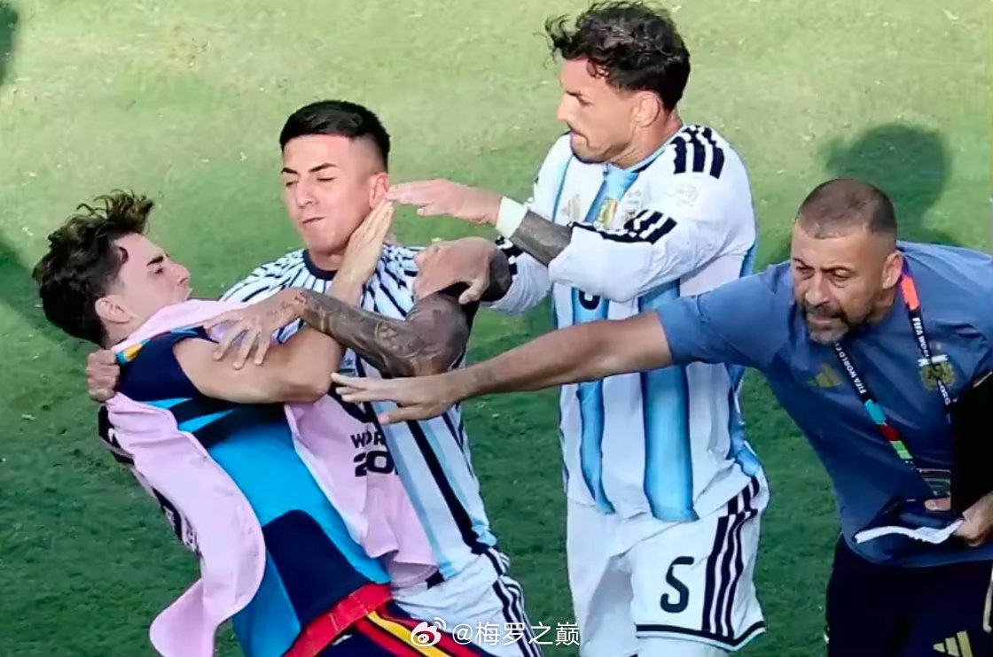 2026年世界杯决赛，西班牙1-0击败阿根廷夺冠。然而，在终场哨响、西班牙队庆祝