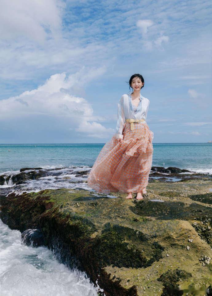 周洁琼海盐芝士妆 在大海的微风下，真的是感受到自由和浪漫的气质，周洁琼海盐芝士妆