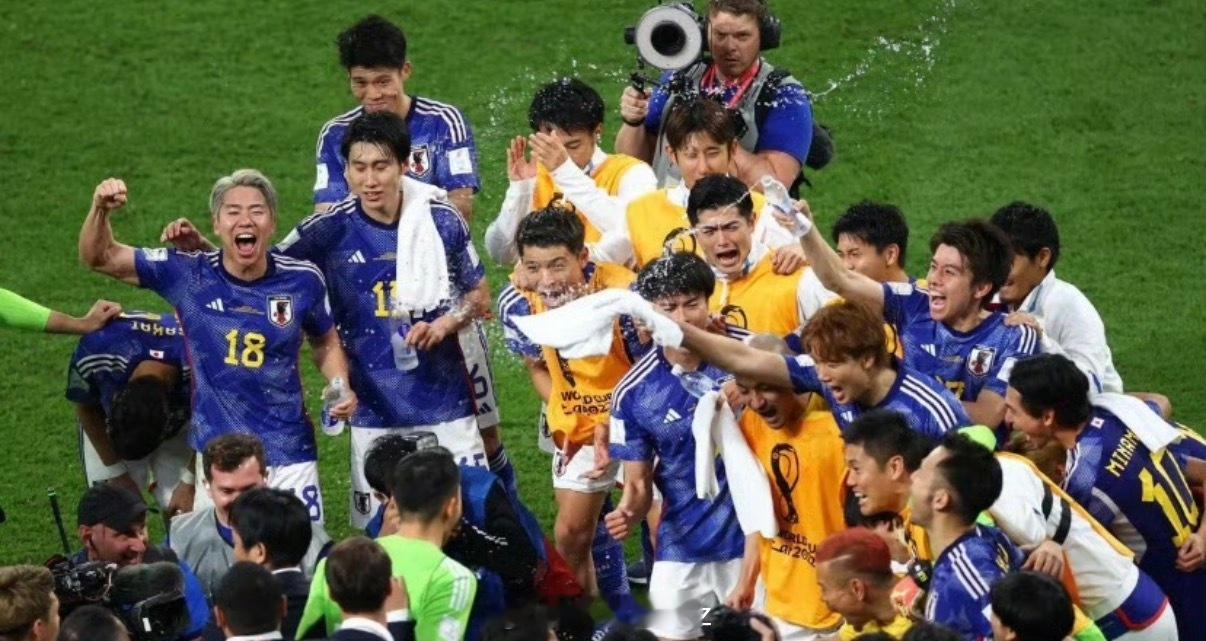 全场压制狂轰四球！日本4‑0大胜突尼斯，黄健翔感慨：日本足球已经达到这个境界了北