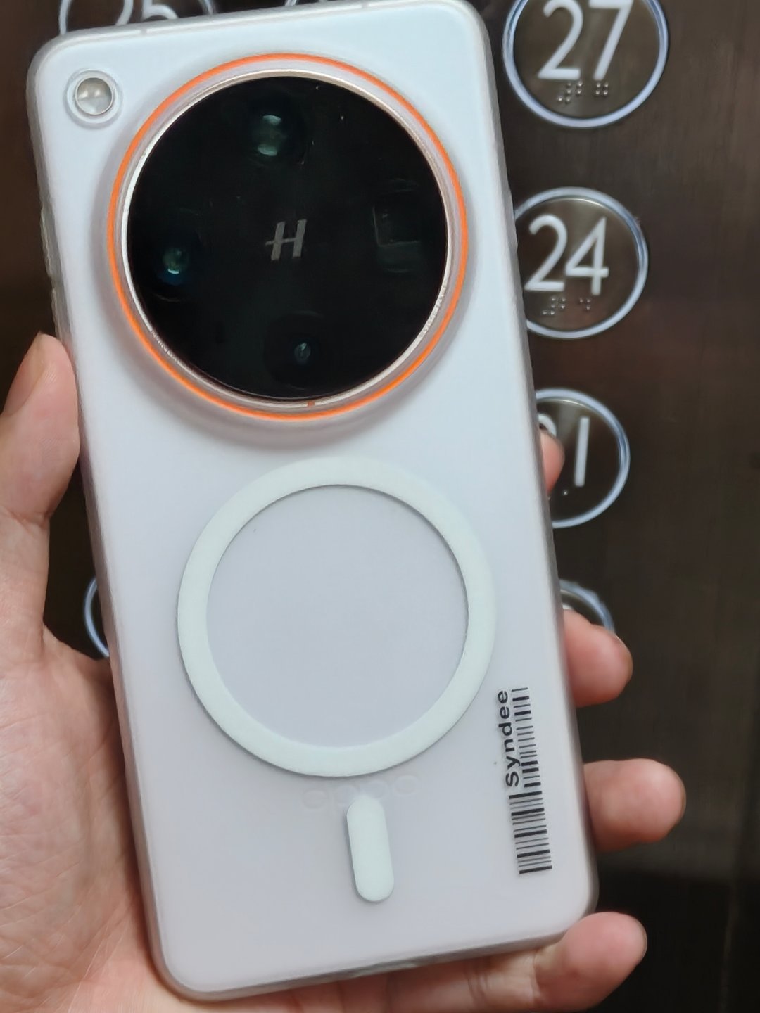 感觉X8U信号改善了很多，之前我在这个电梯运行的时候，是根本没办法上网刷微博的 