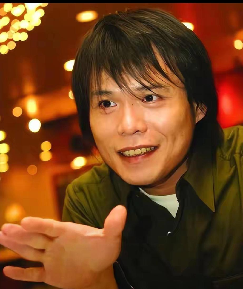 钱再多也没用！58岁伍佰近况曝光，给所有中年男人狠狠提个醒
 
       华