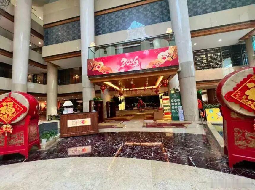 宁波知名五星级酒店迎来司法拍卖 近日，宁波东港喜来登酒店的土地、房产、动产及附属