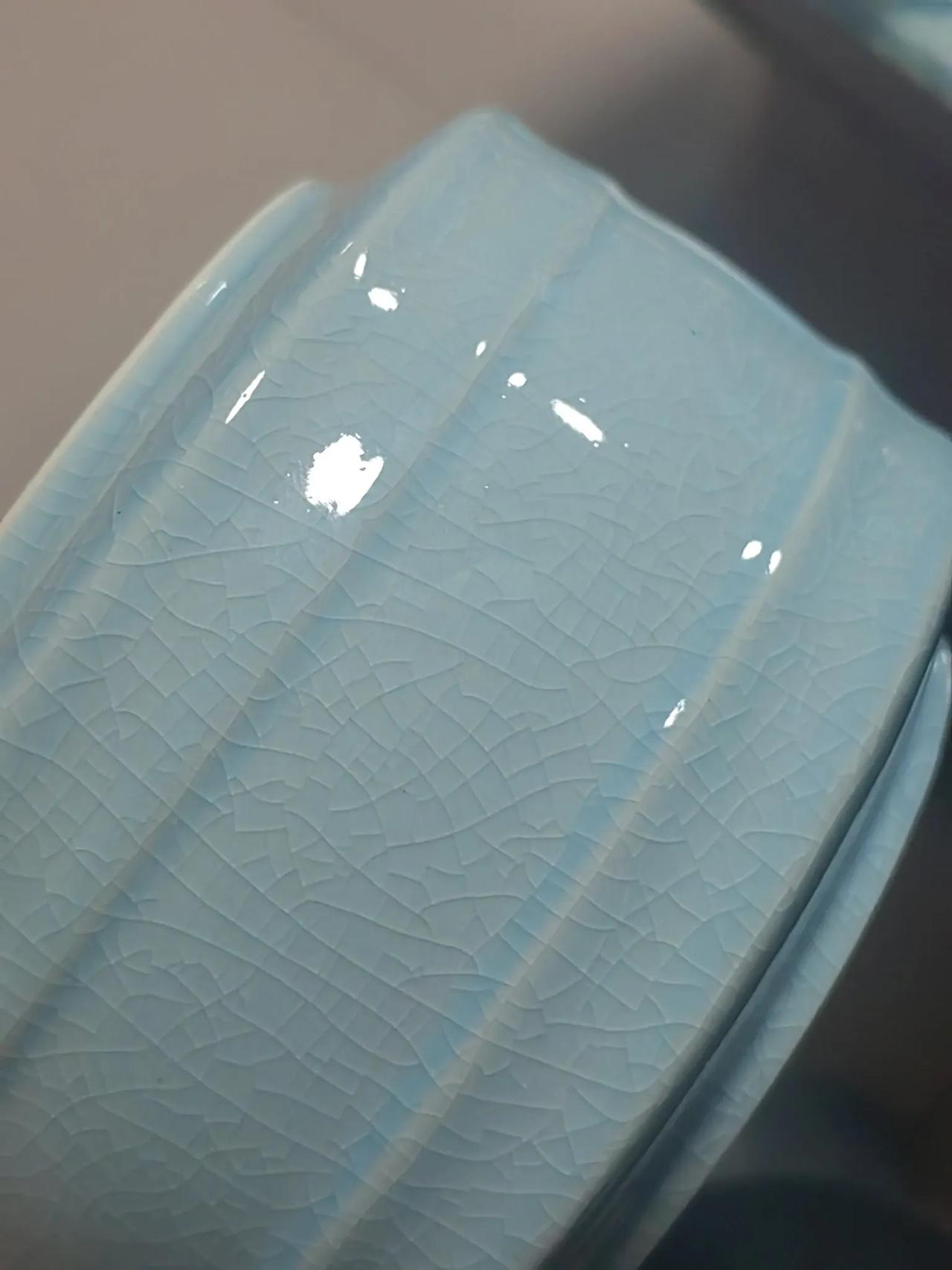 我说是笔洗子，哥们说是个烟灰缸。
