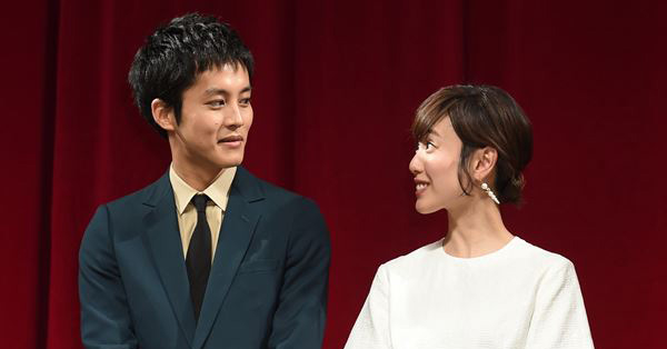 松坂桃李在最新节目中，分享了自己升级当爸爸后的生活变化：他透露，自从与户田惠梨香