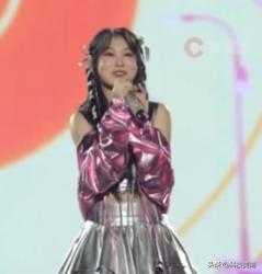 精通中英韩三国语言！小沈阳女儿韩国出道照曝光，撞脸韩星孔孝真


小沈阳闺女沈佳