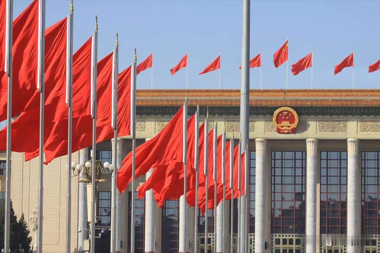 那代人作品的要害在于：消解正义，告别革命。

说白了，就是笔底下不带中国人，专挑