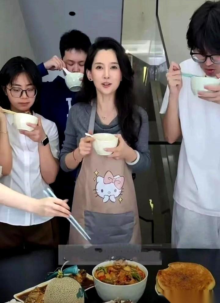 不得不说，森林北这姐们儿，算是给所有还在感情泥潭里打滚的姑娘，上了最狠的一课。