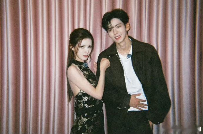 张予曦毕雯珺合伙人海报站位合伙人海报站位，张予曦毕雯珺第一季站一起，第二季站两边