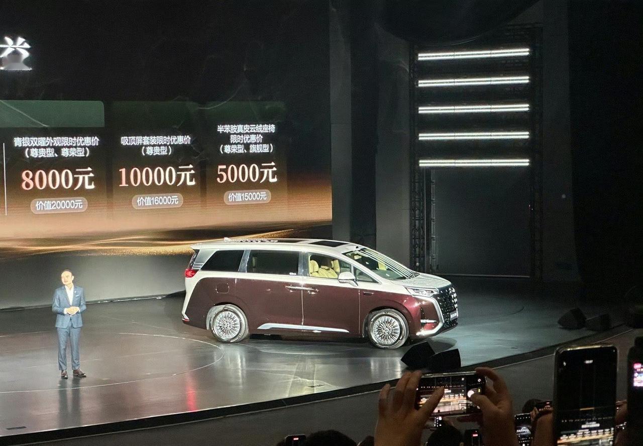 第二代腾势D9价格公布了
纯电版:36.98-46.98W
插混版:35.98-