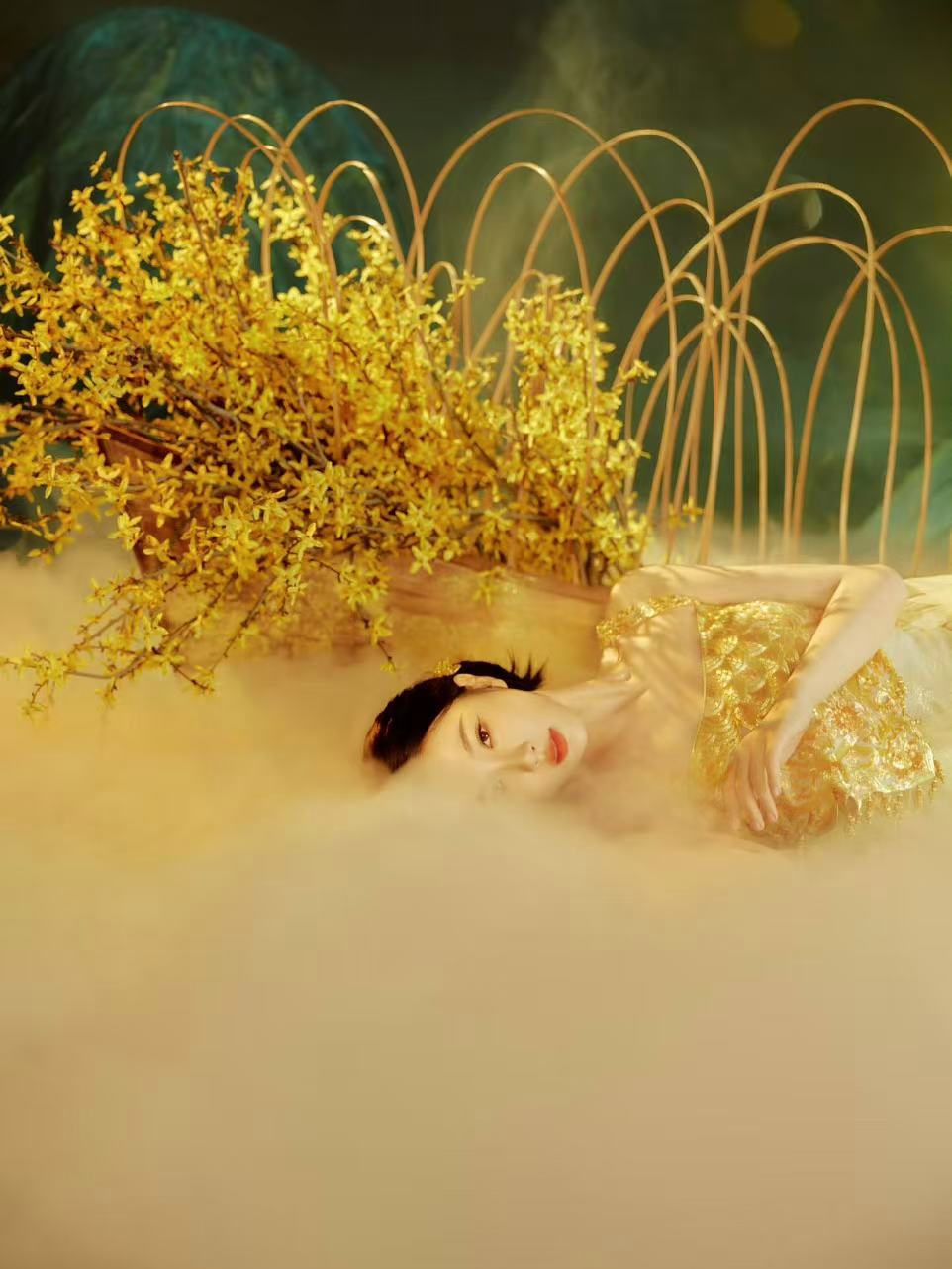 虞书欣新中式金裙虞书欣鎏金中式纱裙这个虞书欣美成啥了虞书欣