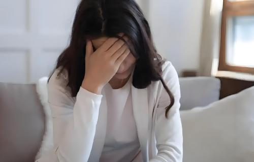 太寒心了！江苏南京一女子父亲患恶性肿瘤，请假2个月陪护后父亲病危，再请假遭公司拒