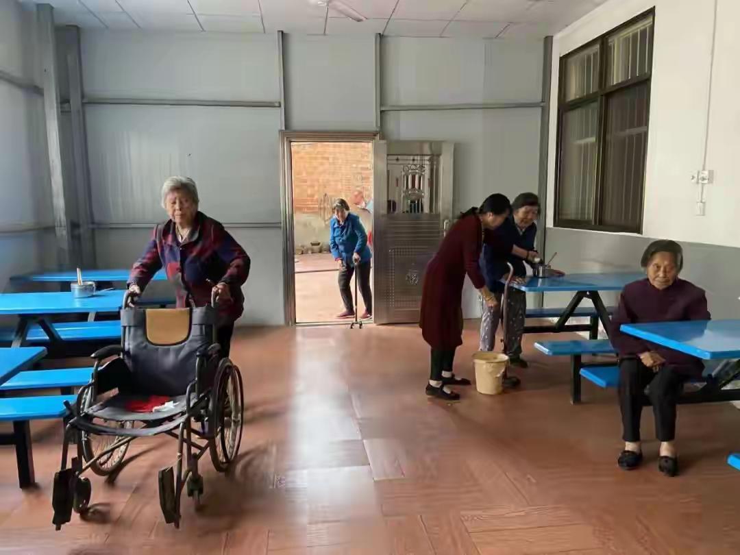 3亿老人却撑不起养老院？2025年闭院潮背后，养老的核心根本不是床位！
 
都说